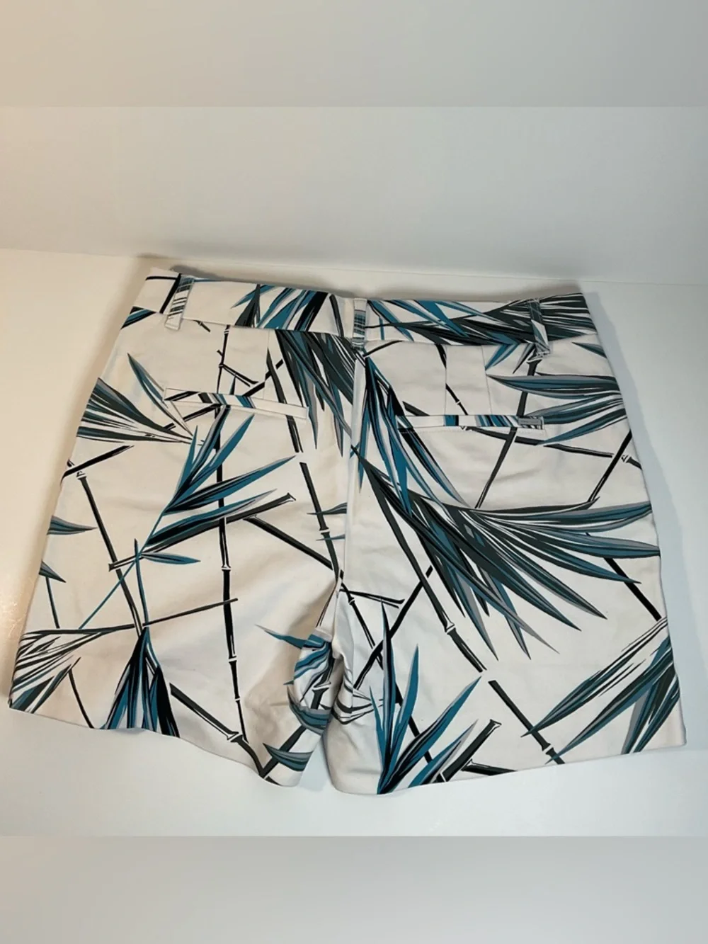 The 5” Short Tropical Palm Print Shorts Women Size 6 Beach Resort Stretch